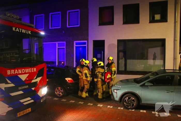 Automobilist rijdt tegen woning