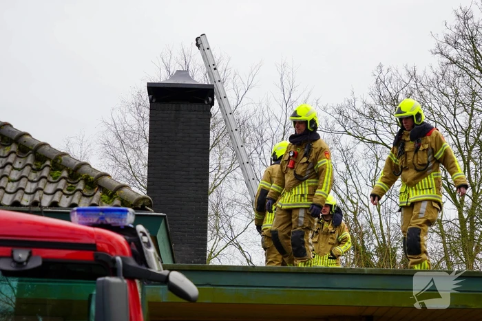 Brand in schoorsteen van fotowinkel