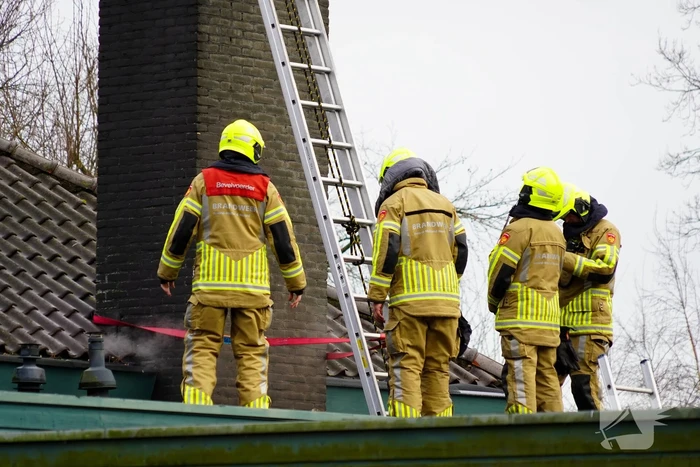 Brand in schoorsteen van fotowinkel