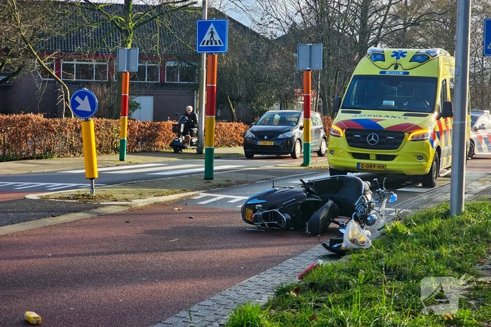 Scooterrijder geschept door automobilist tijdens inhaalactie