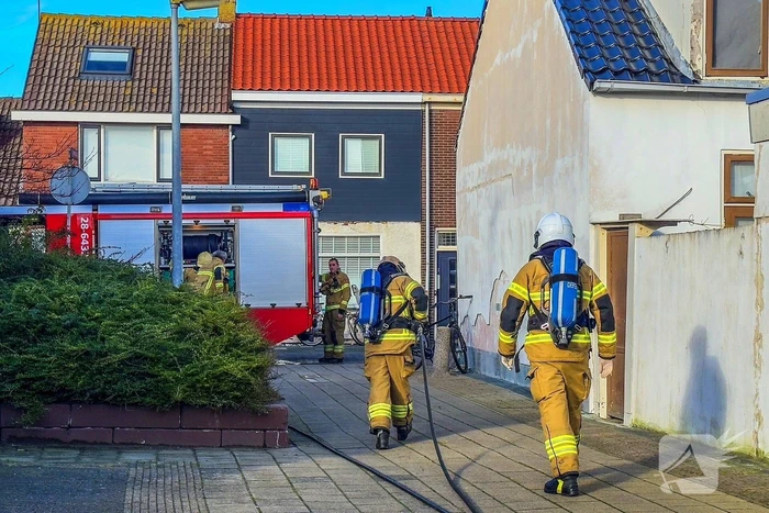 Deur van woning besmeurd met afbijtmiddel