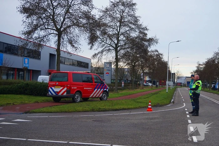 Zeer grote brand in reparatiebedrijf, brandweer schaalt groots op