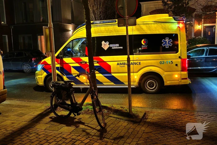 Fietser botst tegen stoeprand