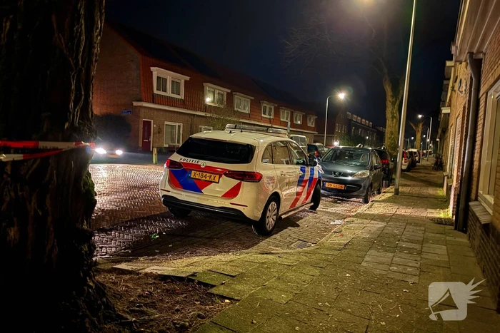Explosie bij voordeur van woning