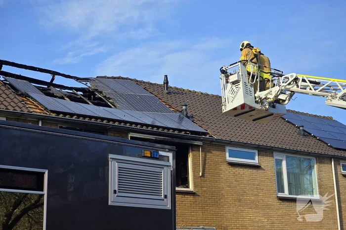 Brandweer assisteert bij forensisch onderzoek naar grote brand