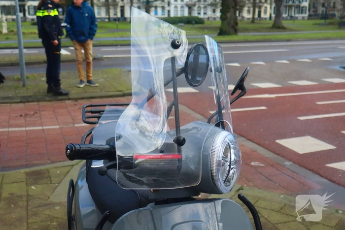 Scooterrijder geschept door automobilist