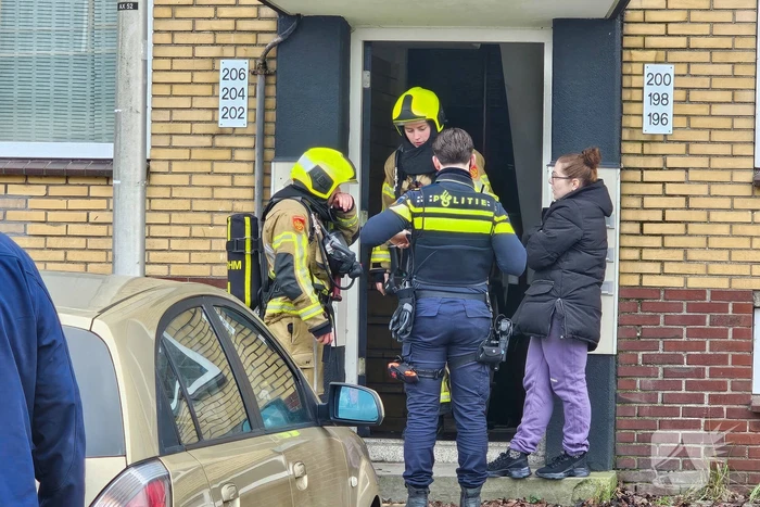 Vlooienbom verbrand in portiekwoning