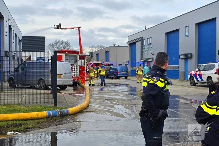 Enorme rookwolken bij grote industriebrand