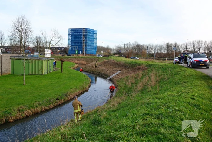 Groot alarm vanwege kinderfiets langs waterkant
