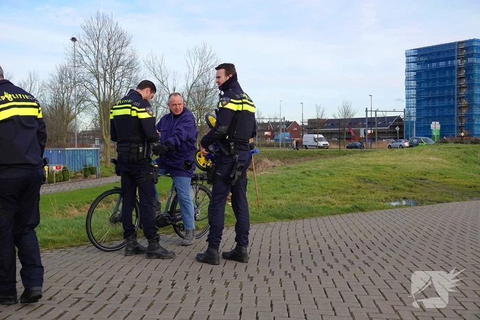 Groot alarm vanwege kinderfiets langs waterkant