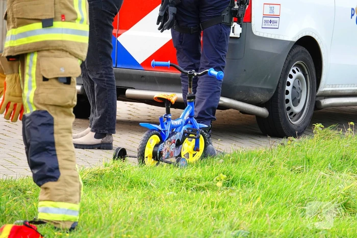 Groot alarm vanwege kinderfiets langs waterkant