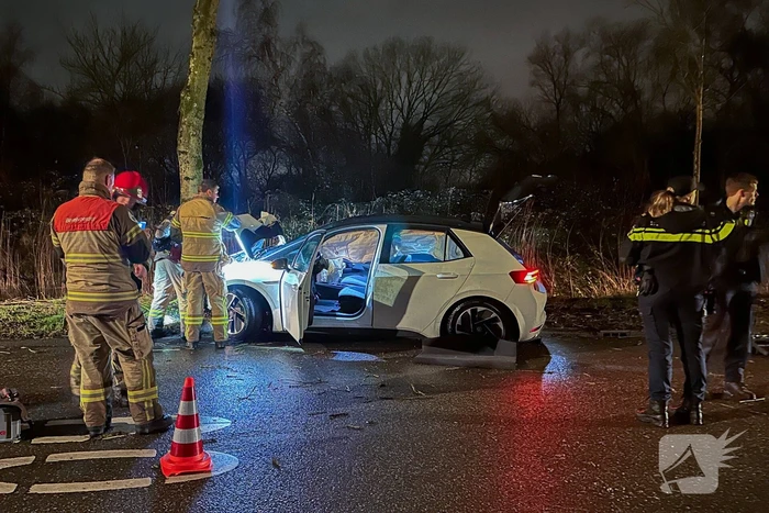 Persoon zwaargewond bij eenzijdige botsing