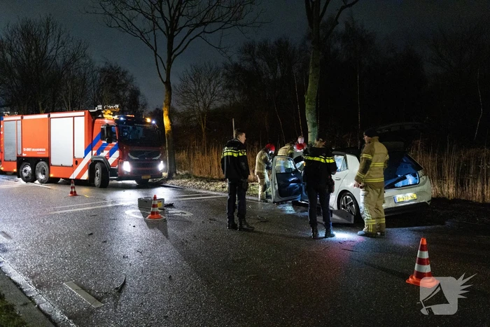 Persoon zwaargewond bij eenzijdige botsing