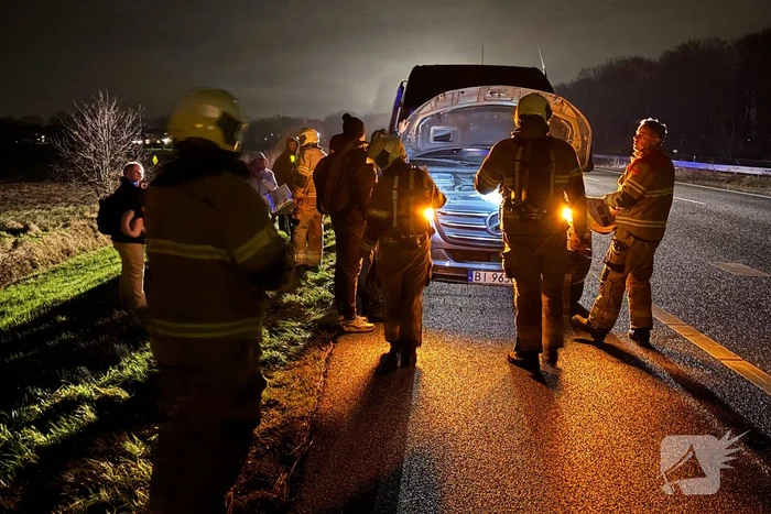 Bestuurder blust beginnende brand in bestelbus