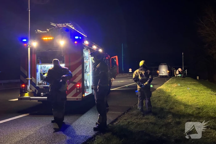 Bestuurder blust beginnende brand in bestelbus