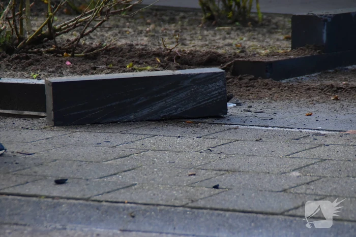 Automobilist eindigt in voortuin van woning