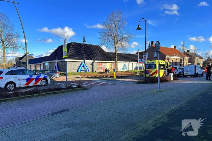 Bestuurder bestelbus rijdt kind op fiets aan