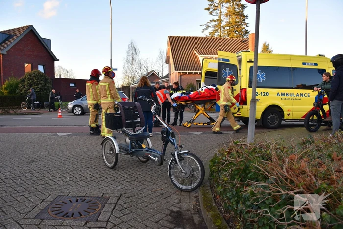 Vrouw op driewieler gewond bij botsing