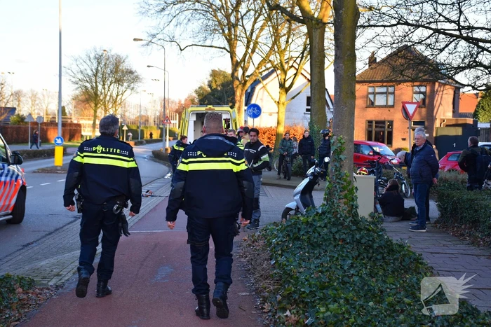 Vrouw op driewieler gewond bij botsing