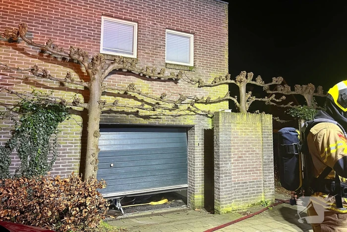 Brand in garage van woning