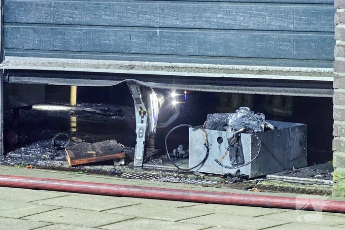 Brand in garage van woning