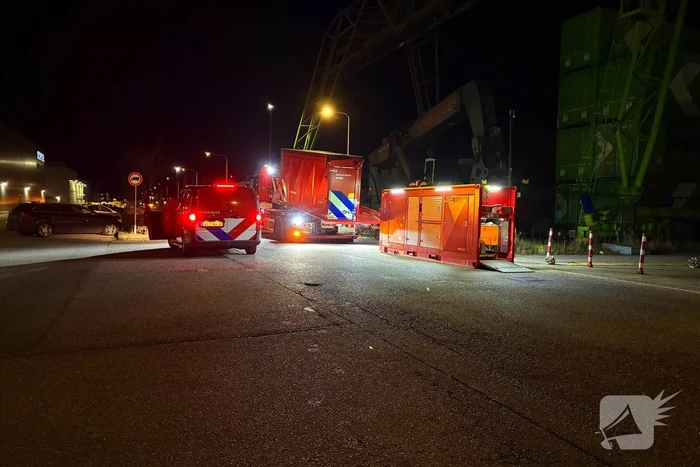 Zeer grote uitslaande brand bij bedrijfspand