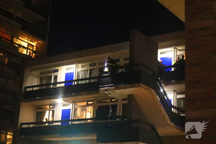 Twee personen aangehouden bij woning boven winkelcentrum