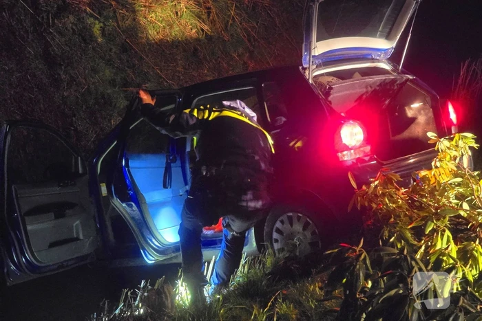 Achtervolging eindigt in sloot