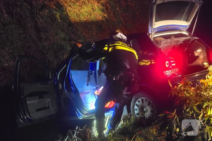 Achtervolging eindigt in sloot