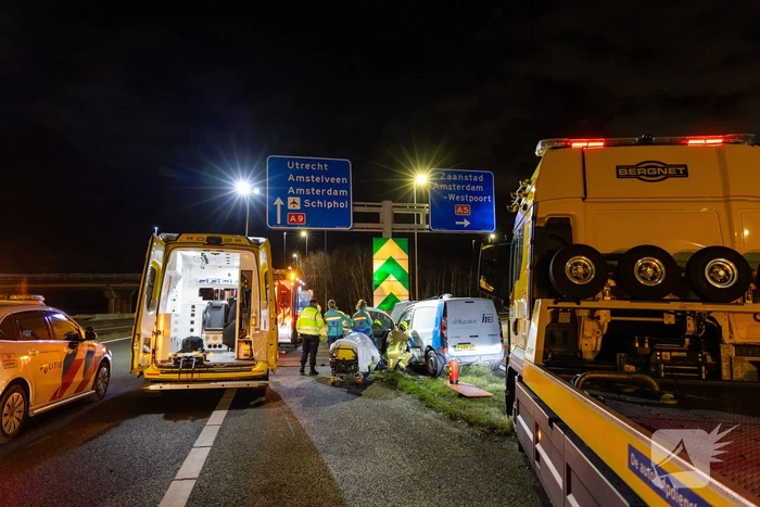 Bestelbus botst op RIMOB