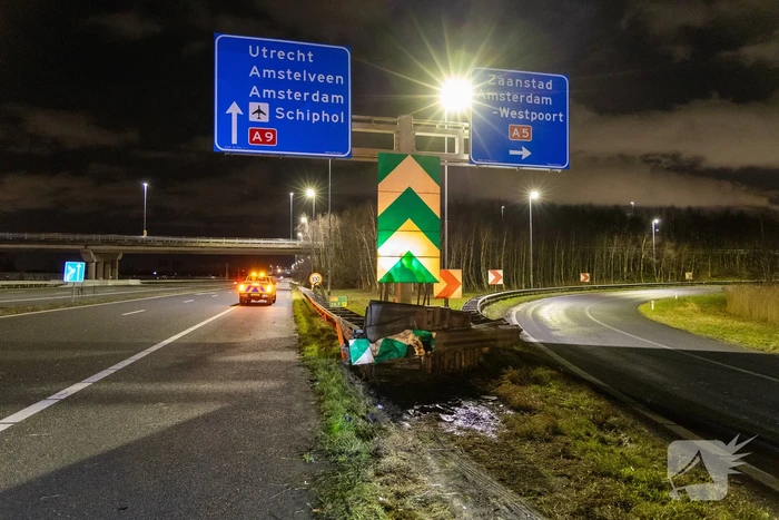 Bestelbus botst op RIMOB