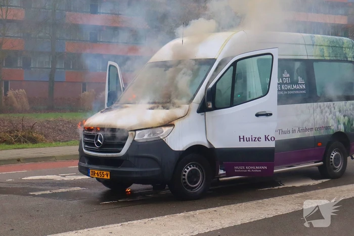 Personenbus volledig in brand