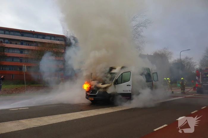 Personenbus volledig in brand