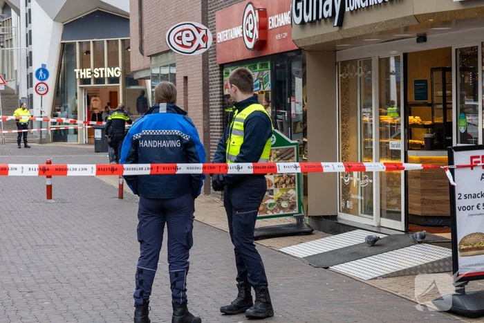 Twee aanhoudingen na overval op winkel
