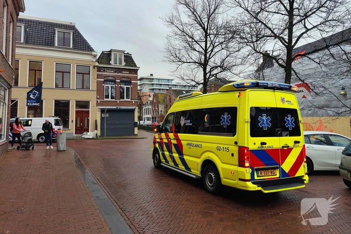 Omstanders redden persoon uit water