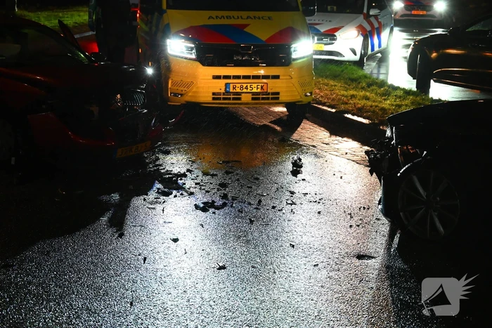 Gewonde bij frontale aanrijding