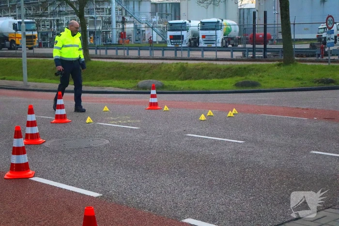 Bestuurder bevrijdt door brandweer bij fikse aanrijding