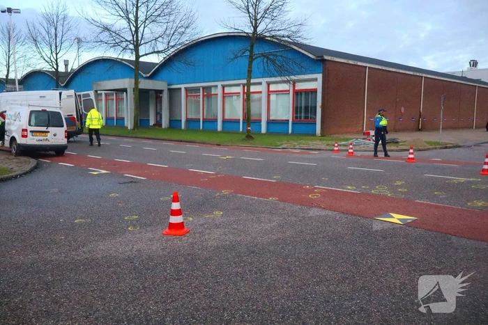 Bestuurder bevrijdt door brandweer bij fikse aanrijding