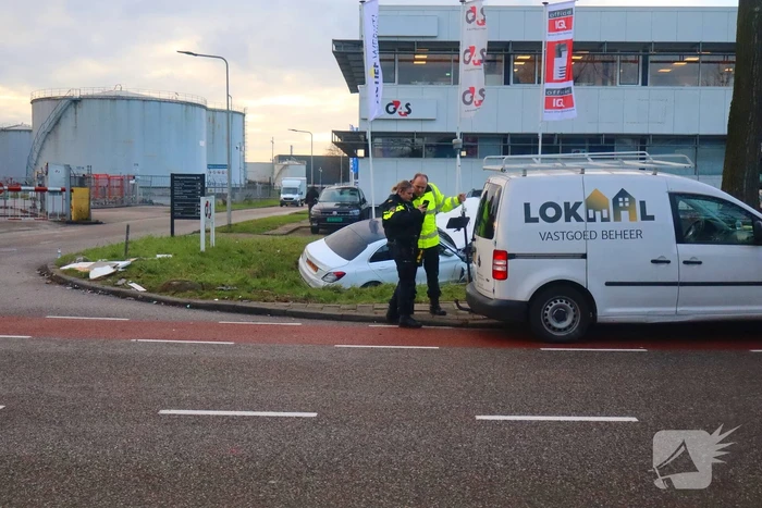 Bestuurder bevrijdt door brandweer bij fikse aanrijding