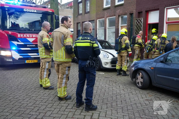Brandweer verricht sloopwerkzaamheden vanwege brand