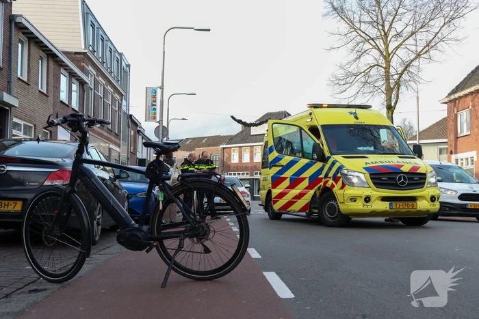 Bestuurder speed pedelec rijdt tegen openslaande autodeur