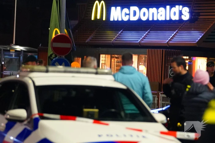 McDonalds ontruimd door mogelijk gewapende man