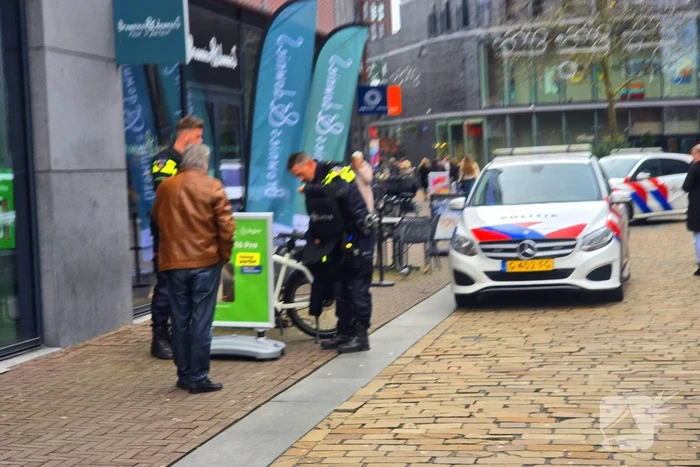 Politie houdt verdachte aan voor poging overval op telefoonwinkel
