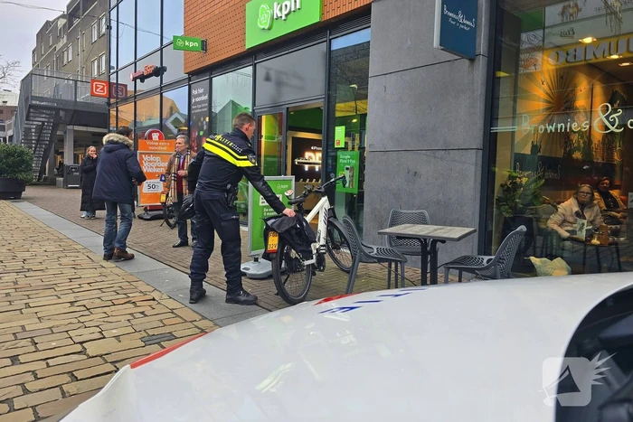 Politie houdt verdachte aan voor poging overval op telefoonwinkel