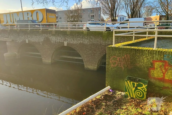 Toezichthouders blussen buitenbrand
