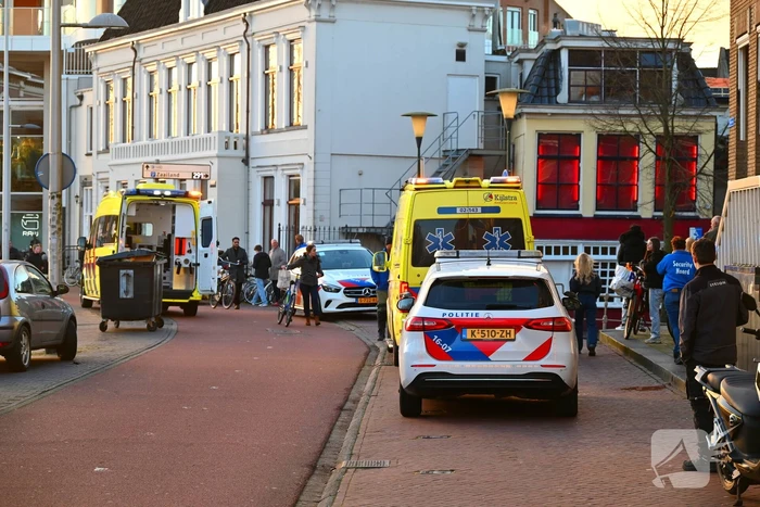 Omstander haalt te water geraakt persoon uit het water
