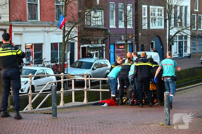 Omstander haalt te water geraakt persoon uit het water
