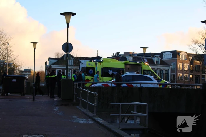 Omstander haalt te water geraakt persoon uit het water