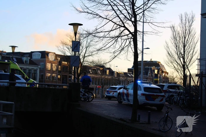 Omstander haalt te water geraakt persoon uit het water
