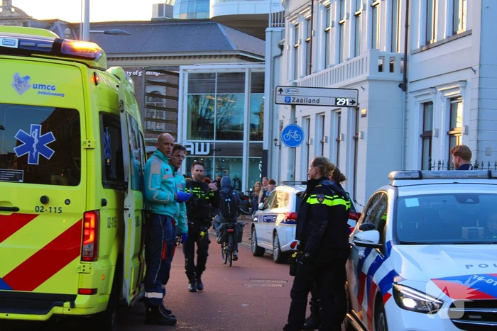Omstander haalt te water geraakt persoon uit het water